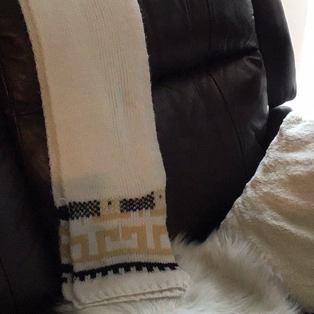 Scarf. - Picture 2 of 4